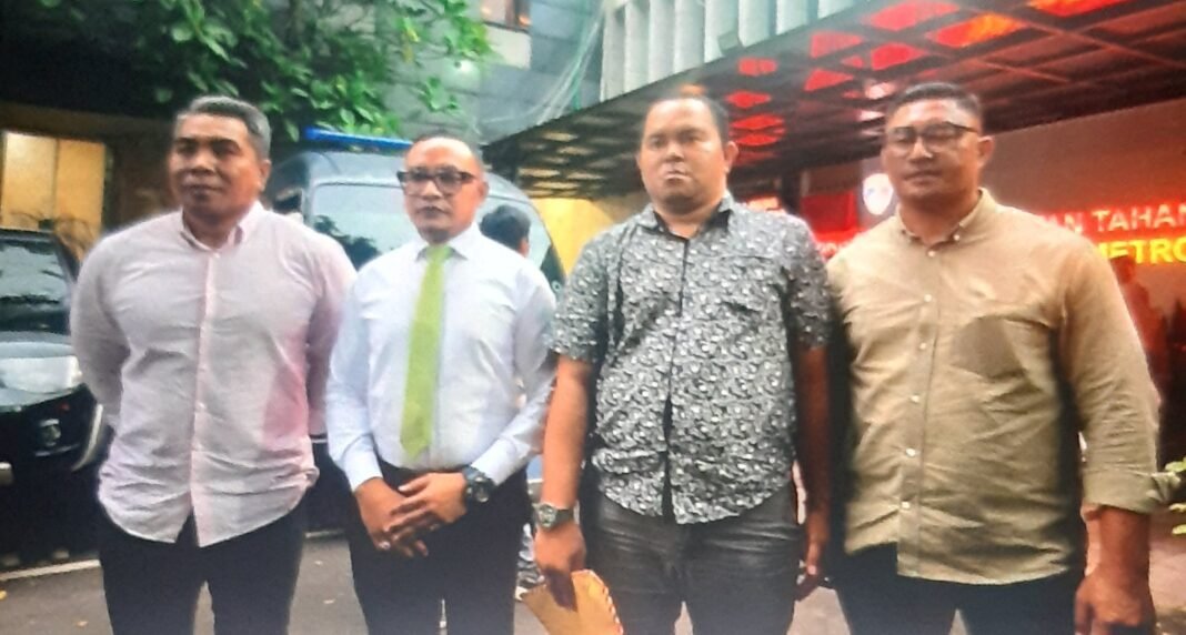 Dugaan Penggunaan Rumah Tanpa Hak, Iptu MI Oknum Brimob Kelapa Dua Melaporkan Pemilik Sah Rumah Dugaan Penggunaan Rumah Tanpa Hak, Iptu MI Oknum Brimob Kelapa Dua Melaporkan Pemilik Sah Rumah