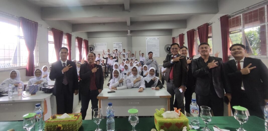 Desri Nago, SH & Rekan Melakukan Sosialisasi Edukasi Hukum Terhadap Usia Remaja di SMAN 2 Palembang Desri Nago, SH & Rekan Melakukan Sosialisasi Edukasi Hukum Terhadap Usia Remaja di SMAN 2 Palembang