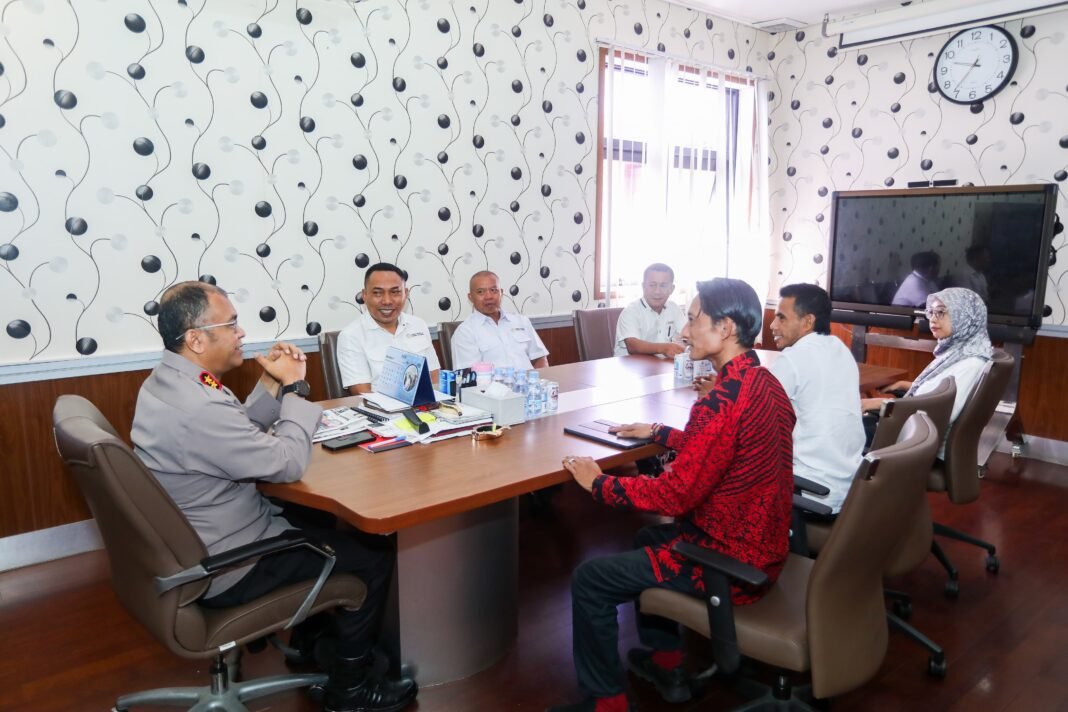 *Polda Malut Siap Dukung Program BKKBN dalam Pembangunan Keluarga Sehat* *Polda Malut Siap Dukung Program BKKBN dalam Pembangunan Keluarga Sehat*