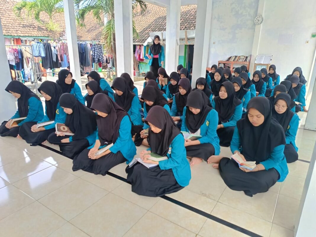 MAN 3 Jember Menggebrak “Khataman Al Qur’an Serentak” MAN 3 Jember Menggebrak “Khataman Al Qur’an Serentak”