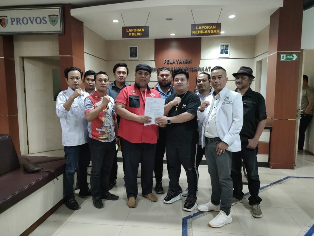 Sambangi Polda Sumsel, ENCAR Laporkan Willie Salim Terkait Konten Masak Rendang Sambangi Polda Sumsel, ENCAR Laporkan Willie Salim Terkait Konten Masak Rendang