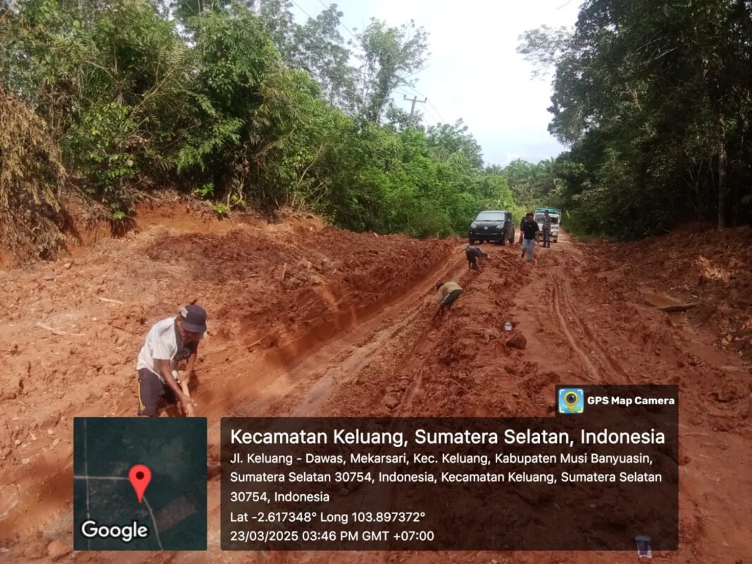 Jalan Keluang – Dawas Rusak Parah, Warga Swadaya, Pemerintah ditunggu pengguna Jalan Jalan Keluang – Dawas Rusak Parah, Warga Swadaya, Pemerintah ditunggu pengguna Jalan