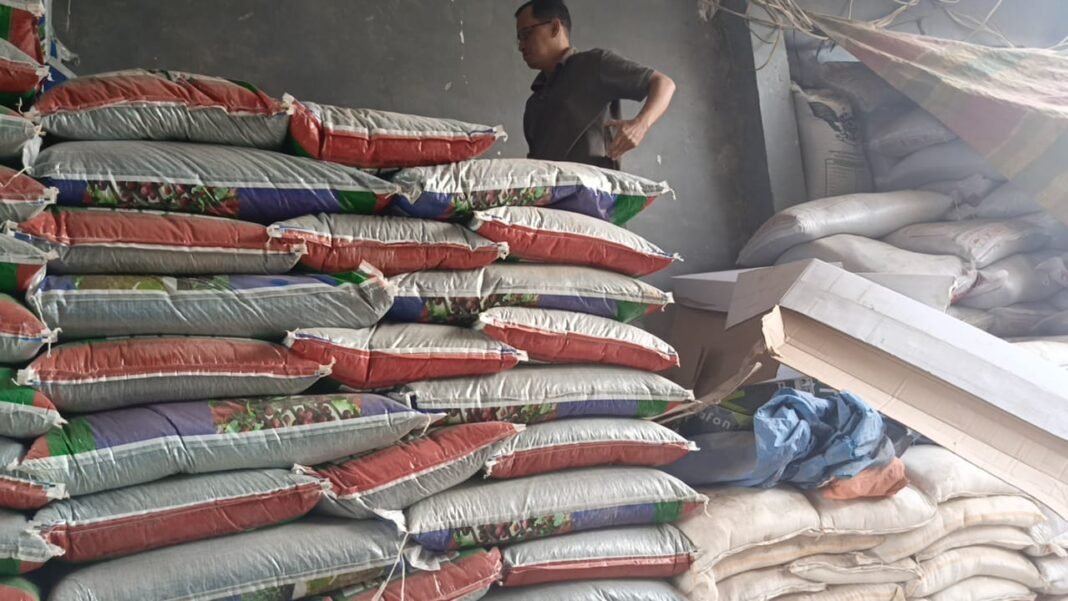 152 Karung Diduga Pupuk Cap Garuda Ilegal Berhasil di Amankan Tim Gabungan di Sungai Lilin Muba 152 Karung Diduga Pupuk Cap Garuda Ilegal Berhasil di Amankan Tim Gabungan di Sungai Lilin Muba