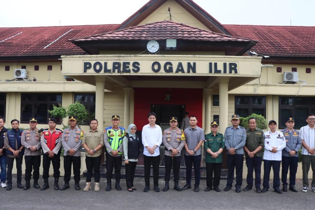 Kapolres Ogan Ilir Pimpin Kesiapan dan Pengecekan Pos Pengamanan Malam Takbiran Idul Fitri 1446 H Kapolres Ogan Ilir Pimpin Kesiapan dan Pengecekan Pos Pengamanan Malam Takbiran Idul Fitri 1446 H