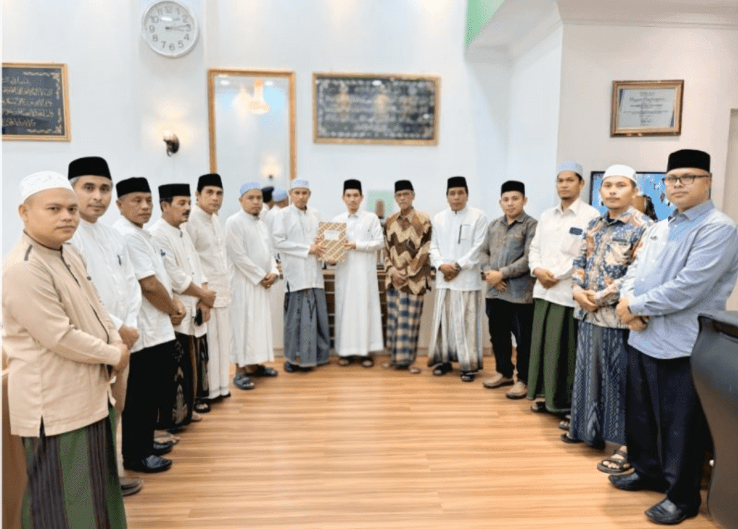 Rekomendasi Hasil Muzakarah Ulama di Serahkan Kepada Bupati Aceh Barat Rekomendasi Hasil Muzakarah Ulama di Serahkan Kepada Bupati Aceh Barat
