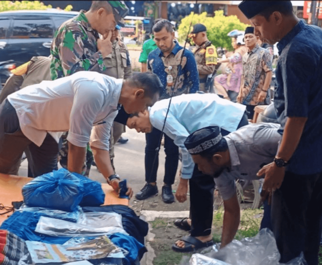 Cari Solusi Mengatasi Masalah Drainase di Jalan Nasional, Bupati Aceh Barat Tinjau ke Lokasi Cari Solusi Mengatasi Masalah Drainase di Jalan Nasional, Bupati Aceh Barat Tinjau ke Lokasi