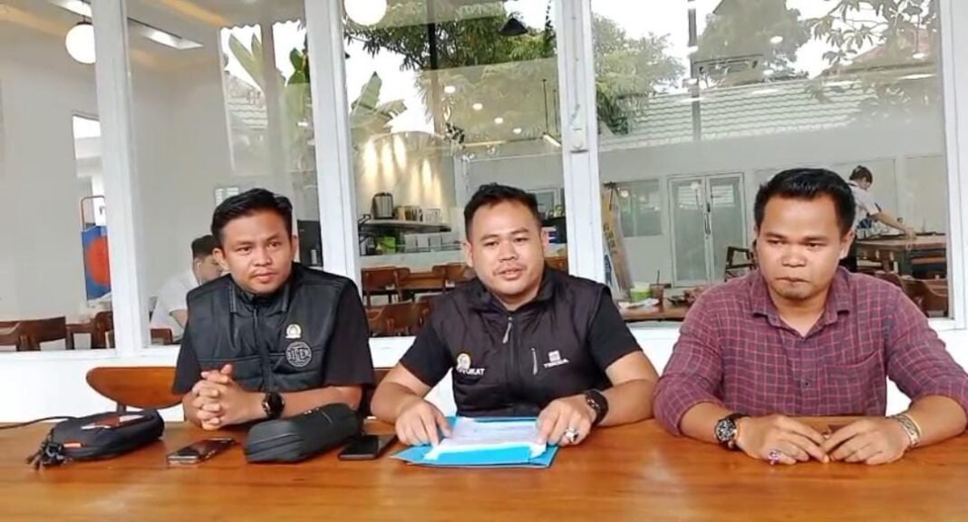 Virall..Kuasa Hukum Warga Desa Pelanjau Jaya Bantah Pernyataan Kapolres Ketapang. Virall..Kuasa Hukum Warga Desa Pelanjau Jaya Bantah Pernyataan Kapolres Ketapang.
