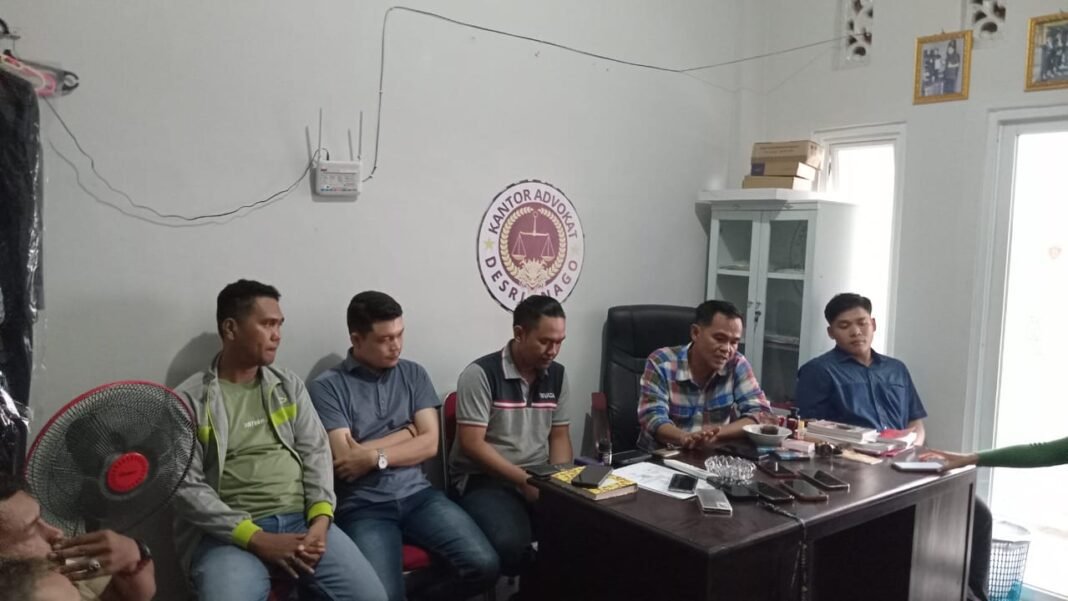 Dituduh Bekingi Gudang BBM Ilegal, Desri Nago Siap Tempuh Jalur Hukum Dituduh Bekingi Gudang BBM Ilegal, Desri Nago Siap Tempuh Jalur Hukum