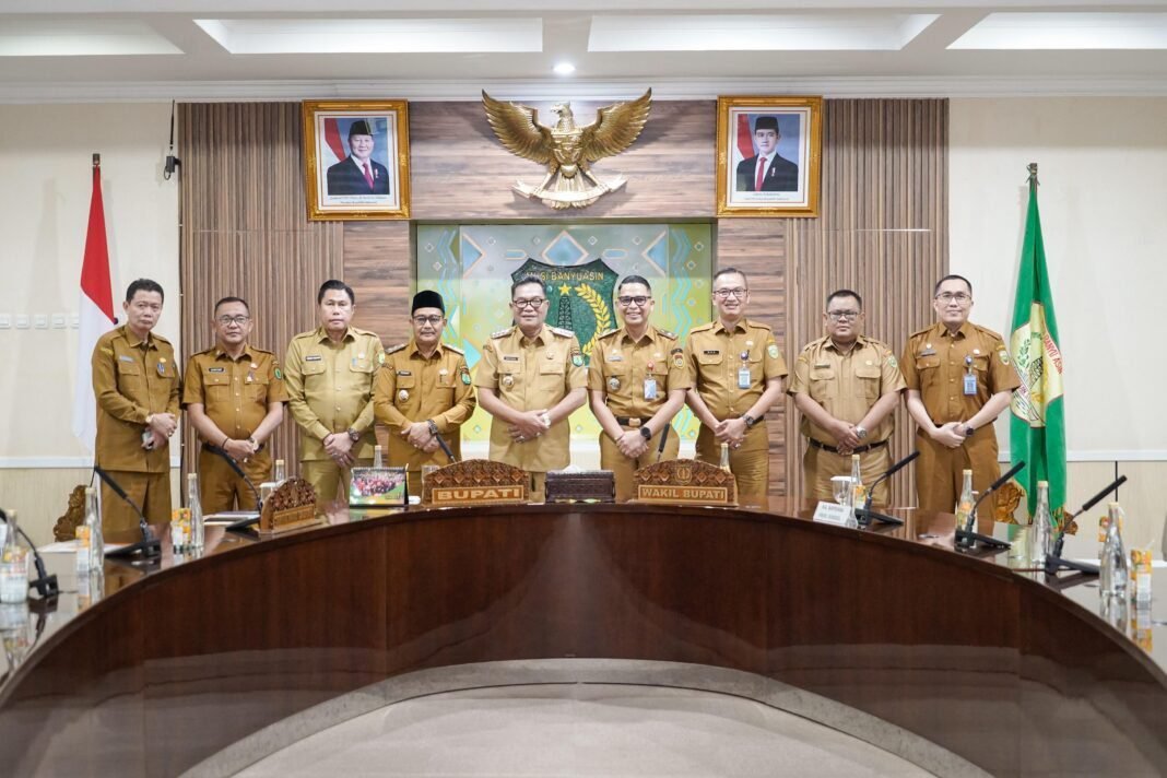 Bupati Toha Tegaskan Perusahaan dan Kendaraan Dinas Harus Jadi Contoh Pembayar Pajak Bupati Toha Tegaskan Perusahaan dan Kendaraan Dinas Harus Jadi Contoh Pembayar Pajak