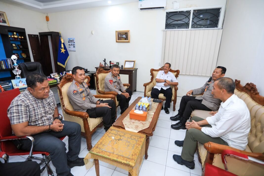 *Kapolda Malut Kunjungi BIN Daerah, Perkuat Sinergi Antarinstansi* *Kapolda Malut Kunjungi BIN Daerah, Perkuat Sinergi Antarinstansi*