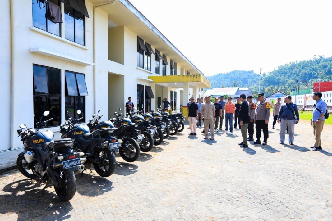 *Kapolda Tinjau Mako Polda Maluku Utara di Sofifi* *Kapolda Tinjau Mako Polda Maluku Utara di Sofifi*