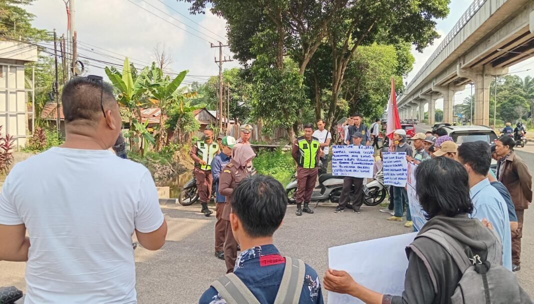 Dugaan KKN di Lingkungan BNPB Daerah Kabupaten OKU Timur,JAKOR Desak Kejati Sumsel Ambil Alih Kasus Dugaan KKN di Lingkungan BNPB Daerah Kabupaten OKU Timur,JAKOR Desak Kejati Sumsel Ambil Alih Kasus