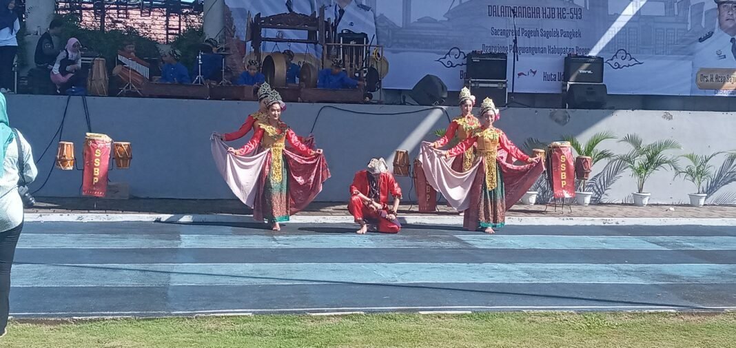 Cibinong Gelar Festival Rakyat Sambut Hari Jadi Bogor ke-543 Cibinong Gelar Festival Rakyat Sambut Hari Jadi Bogor ke-543
