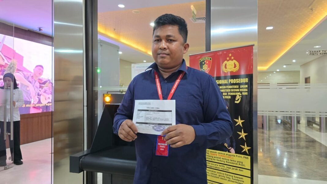 Bupati Rokan Hilir Diduga Pakai Ijazah Palsu, Kasusnya Dilaporkan ke Bareskrim Bupati Rokan Hilir Diduga Pakai Ijazah Palsu, Kasusnya Dilaporkan ke Bareskrim