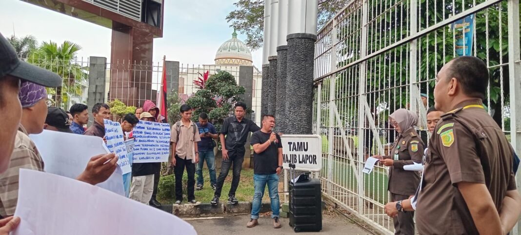 Kejati Sumsel Usut Tuntas Dugaan KKN di Tata Kelola Keuangan Pemerintah Daerah Kabupaten OKI Kejati Sumsel Usut Tuntas Dugaan KKN di Tata Kelola Keuangan Pemerintah Daerah Kabupaten OKI