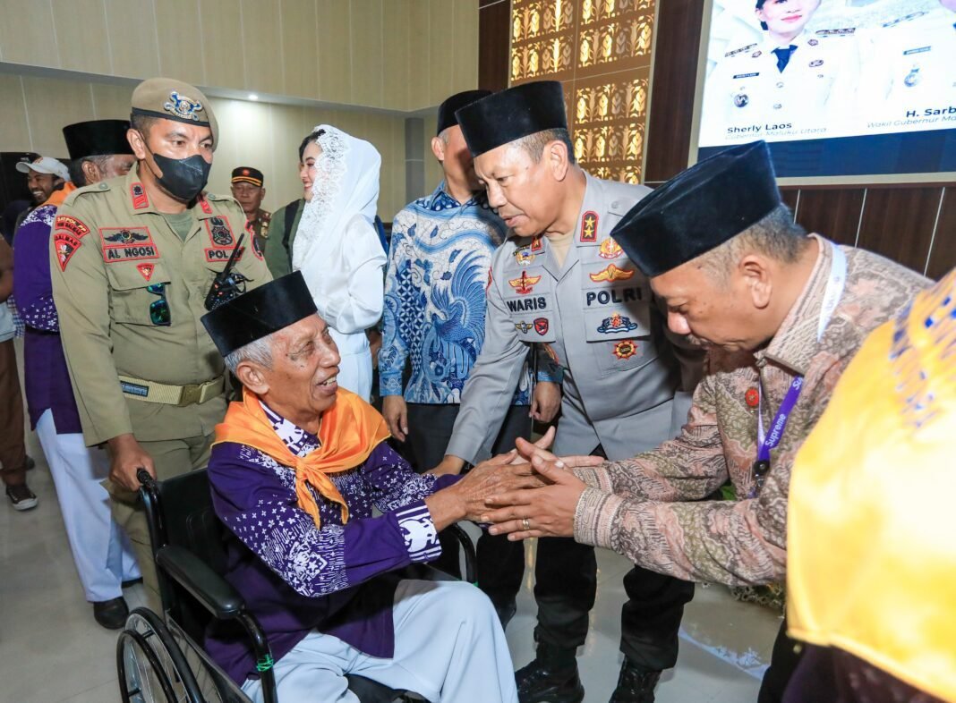 Kapolda Maluku Utara Hadiri Pelepasan Jamaah Haji 2025 Kapolda Maluku Utara Hadiri Pelepasan Jamaah Haji 2025