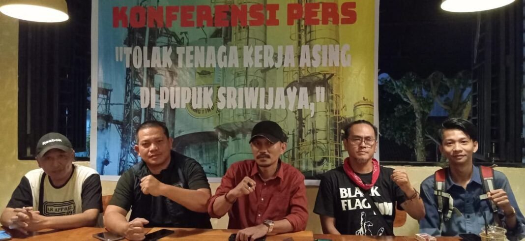 Berdayakan Tenaga Kerja Lokal, Koalisi Rakyat Bergerak Tolak Tenaga Kerja Asing di PT. Pusri Berdayakan Tenaga Kerja Lokal, Koalisi Rakyat Bergerak Tolak Tenaga Kerja Asing di PT. Pusri
