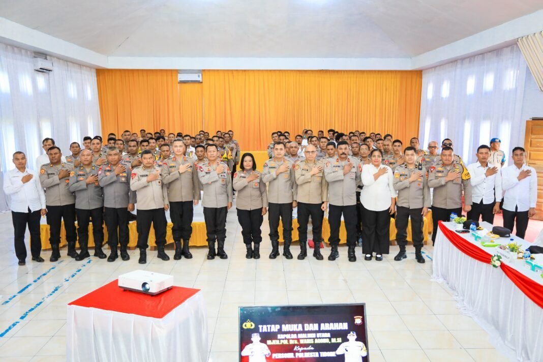 *Kunjungi Polresta Tidore, Kapolda Malut Tekankan Etika dan Profesionalisme* *Kunjungi Polresta Tidore, Kapolda Malut Tekankan Etika dan Profesionalisme*