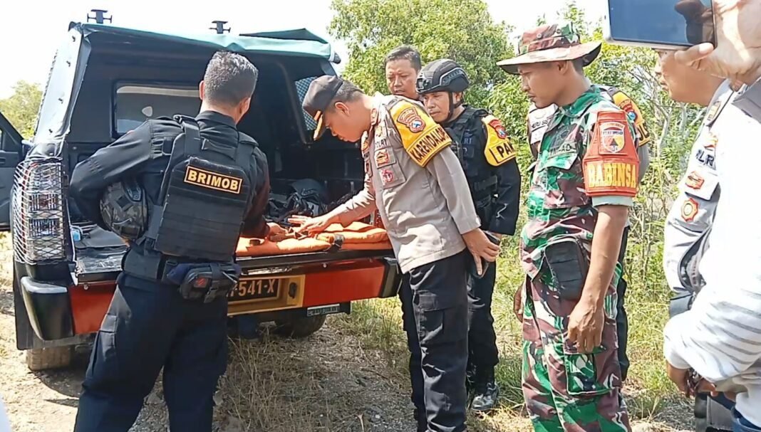 TIM Jibom Polda Jatim Ledakkan Mortir Hasil Temuan Warga Kencong TIM Jibom Polda Jatim Ledakkan Mortir Hasil Temuan Warga Kencong