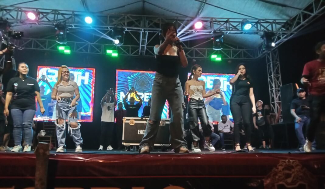 Gelegar Night Party di Dira Park: Brewog dan TMA Pro Audio Guncang Kencong Gelegar Night Party di Dira Park: Brewog dan TMA Pro Audio Guncang Kencong