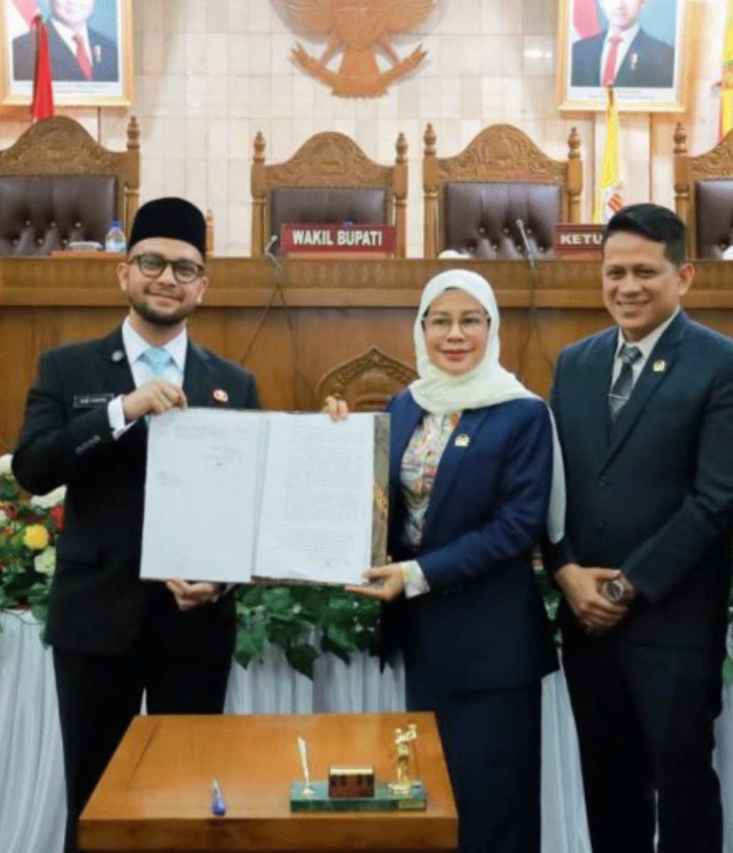 Wakil Bupati Aceh Barat Tegaskan Komitmen Transparansi Dalam Penutupan Sidang Paripurna DPRK Wakil Bupati Aceh Barat Tegaskan Komitmen Transparansi Dalam Penutupan Sidang Paripurna DPRK