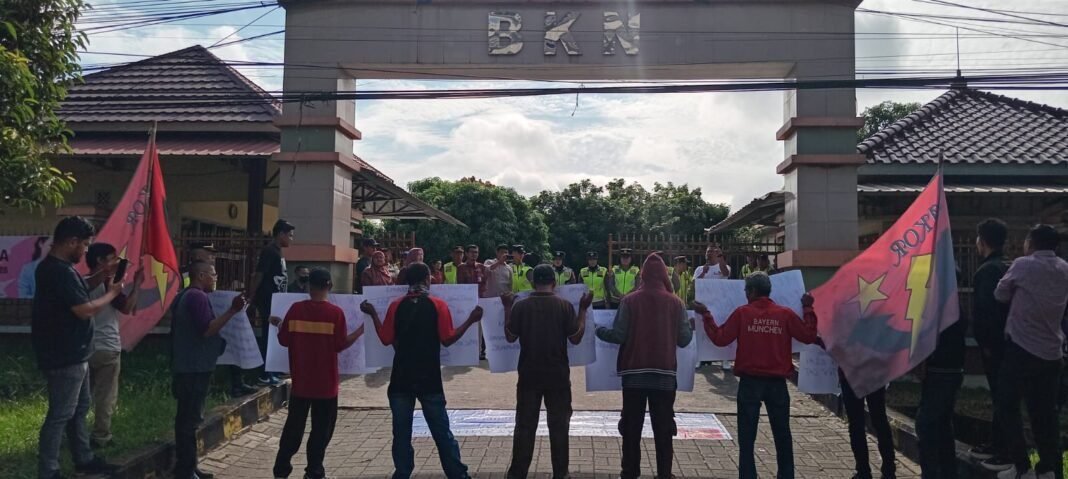 Kepala Kantor Regional VII BKN Palembang Bertanggungjawab Berubahnya Nilai Peserta Tes CAT Kepala Kantor Regional VII BKN Palembang Bertanggungjawab Berubahnya Nilai Peserta Tes CAT