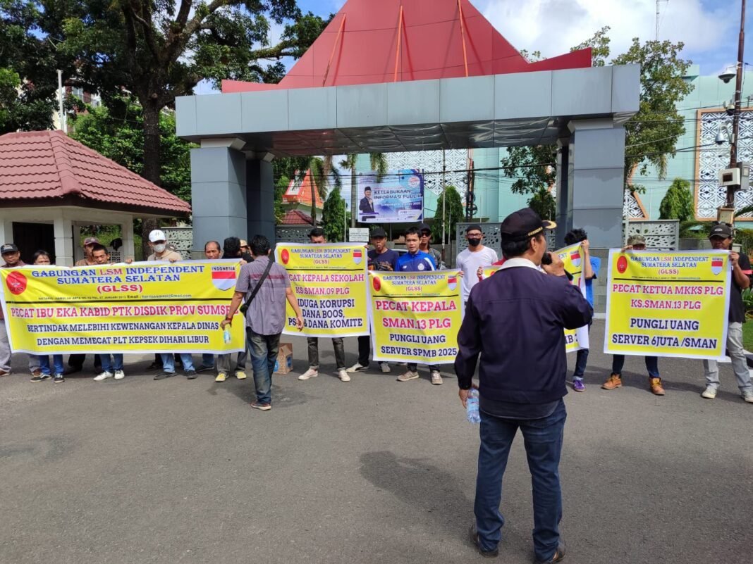 Ada Apa dengan Oknum “E” Dinas Pendidikan Sumsel Sehingga Gabungan LSM GLSS Minta di Pecat ??? Ada Apa dengan Oknum “E” Dinas Pendidikan Sumsel Sehingga Gabungan LSM GLSS Minta di Pecat ???