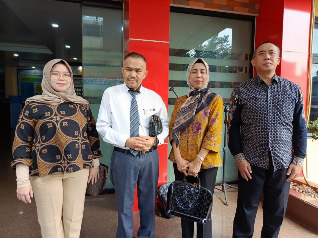 Luka Kedua: Dr. Ike Farida Dikhianati oleh Pengacaranya Sendiri Luka Kedua: Dr. Ike Farida Dikhianati oleh Pengacaranya Sendiri