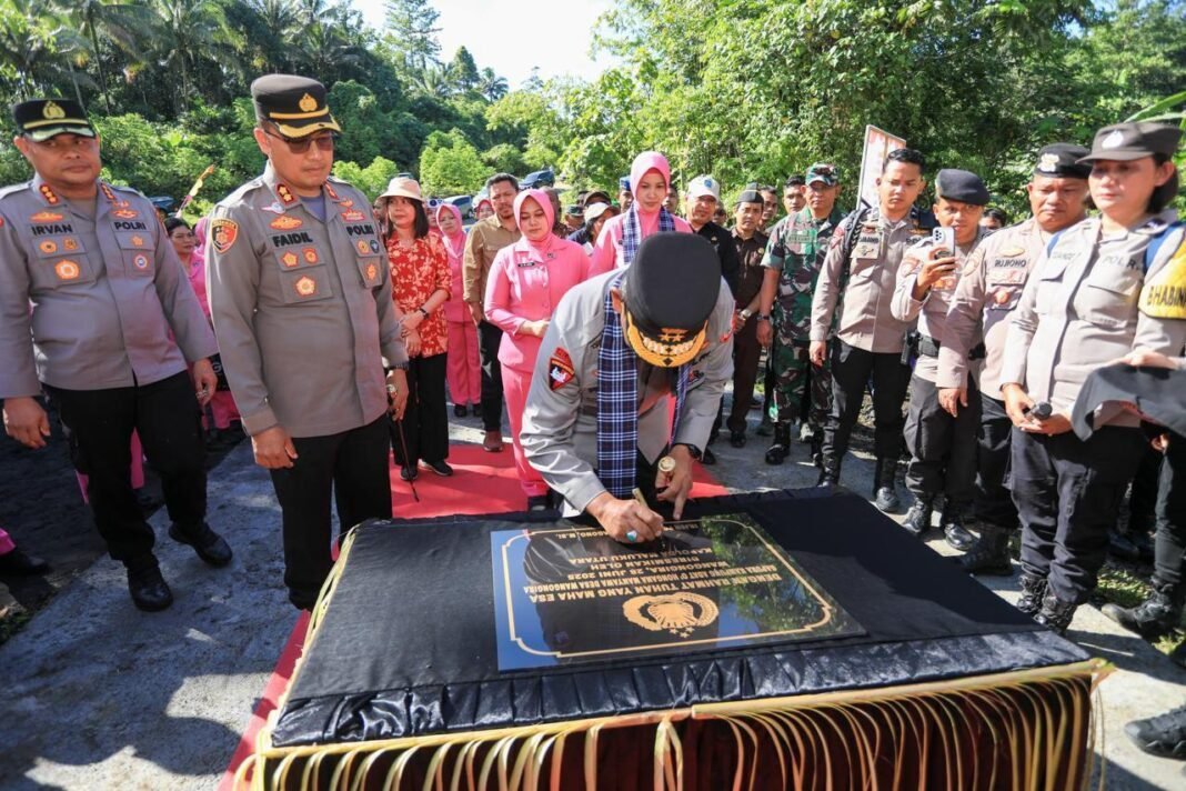 *Kapolda Malut Jadikan Desa Wangongira sebagai Kampung Adat dan Bangun Fasilitas Pendukung* *Kapolda Malut Jadikan Desa Wangongira sebagai Kampung Adat dan Bangun Fasilitas Pendukung*