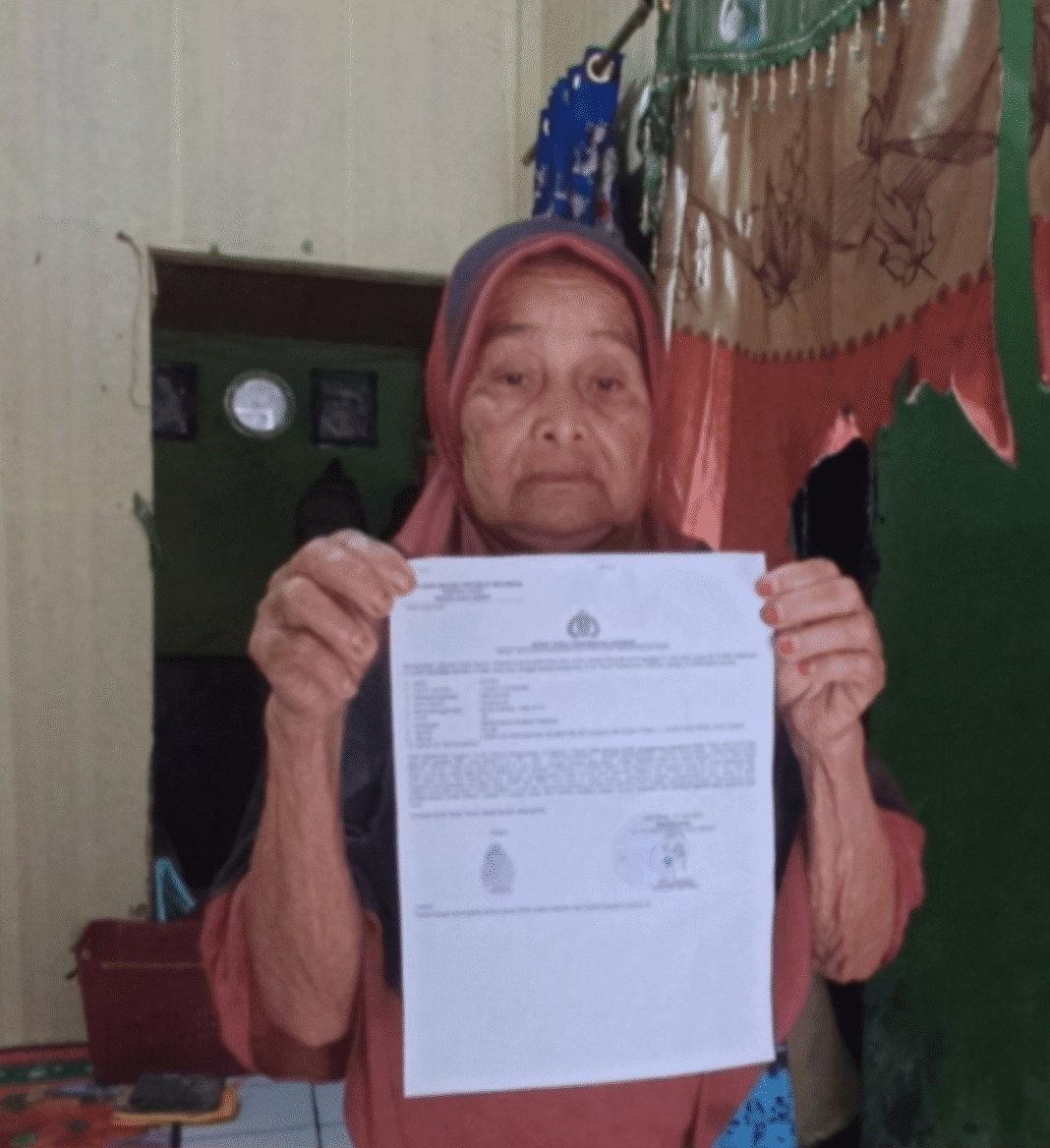 Di Meulaboh Seorang Lansia di Siram Air Cabe,Pelaku Obrak Abrik Isi Rumah, Di Meulaboh Seorang Lansia di Siram Air Cabe,Pelaku Obrak Abrik Isi Rumah,