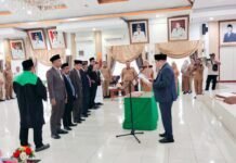 Bupati Samaun Lantik Mantan Pejabat Pemkab dan Mantan Anggota DPRK Sebagai Staf Khusus