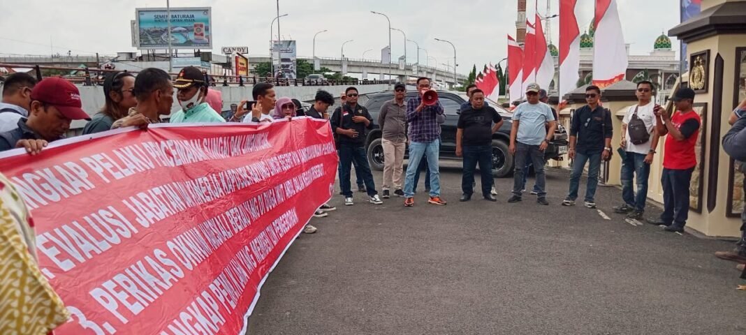 POSE RI Desak Polda Sumsel Evaluasi Kinerja Kapolsek Bayung Lencir Diduga Biarkan Minyak Ilegal POSE RI Desak Polda Sumsel Evaluasi Kinerja Kapolsek Bayung Lencir Diduga Biarkan Minyak Ilegal