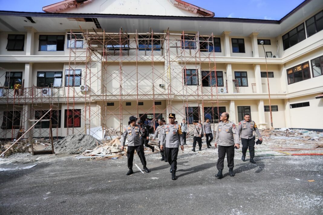 Kapolda Malut Tinjau Fasilitas Mako Polda di Sofifi* Kapolda Malut Tinjau Fasilitas Mako Polda di Sofifi*