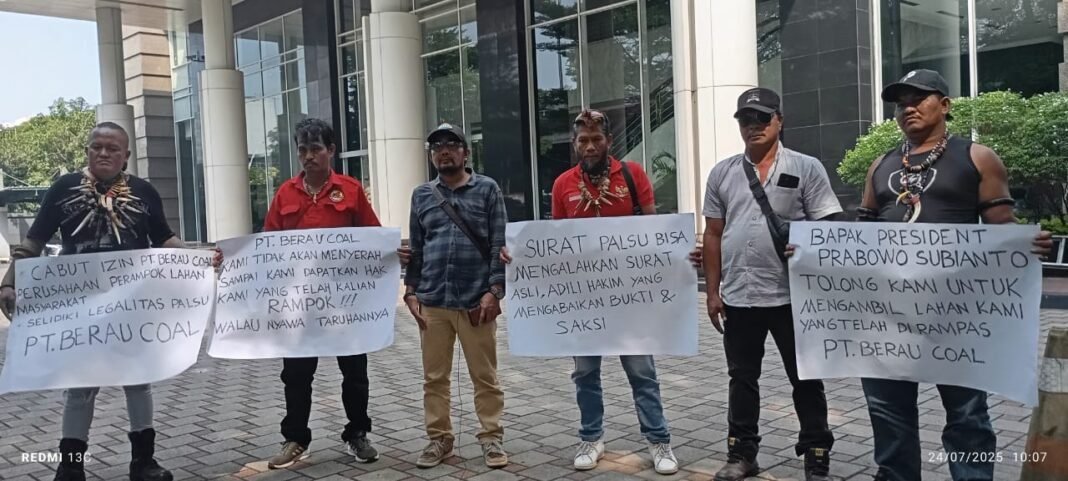 Gugat PT Berau Coal, Petani Tumbit Melayu Cari Keadilan hingga ke Jakarta Gugat PT Berau Coal, Petani Tumbit Melayu Cari Keadilan hingga ke Jakarta