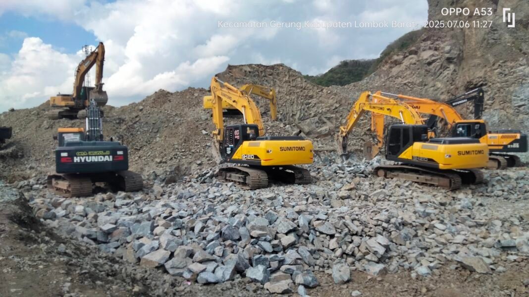 OPTIMALISASI TPA KEBON KONGOK DIMULAI, 6 UNIT BREAKER BOM-BOM GROUP DITERJUNKAN OPTIMALISASI TPA KEBON KONGOK DIMULAI, 6 UNIT BREAKER BOM-BOM GROUP DITERJUNKAN