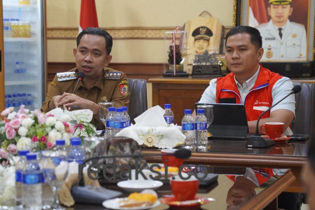 Pemkab Jember dan Pertamina Atasi Kelangkaan BBM: Pasokan Diperkuat, Layanan Publik Jadi Prioritas Pemkab Jember dan Pertamina Atasi Kelangkaan BBM: Pasokan Diperkuat, Layanan Publik Jadi Prioritas