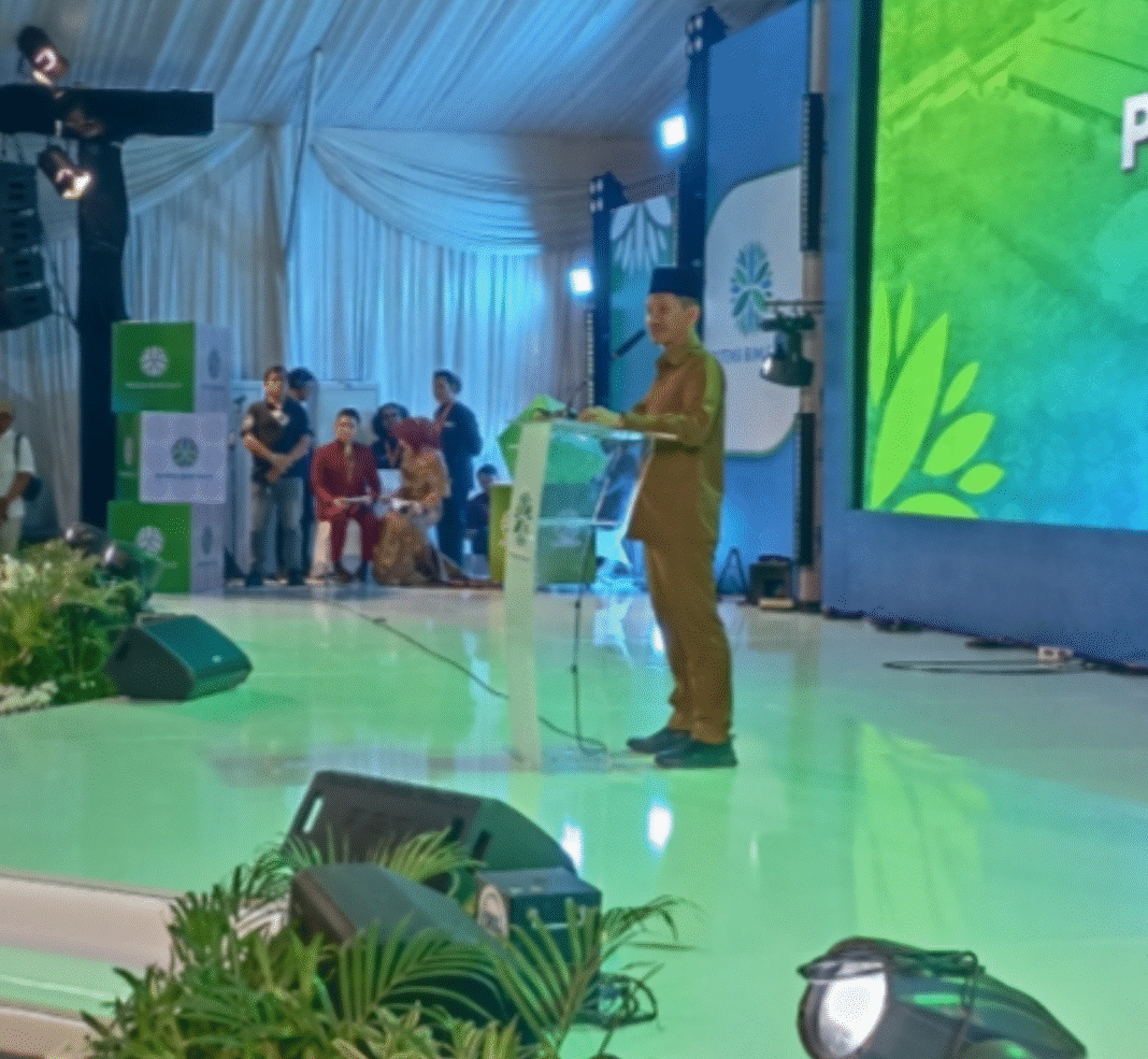 Bupati Tarmizi Mendorong Ekspor Karet Melalui Pelabuhan Mandiri Bupati Tarmizi Mendorong Ekspor Karet Melalui Pelabuhan Mandiri