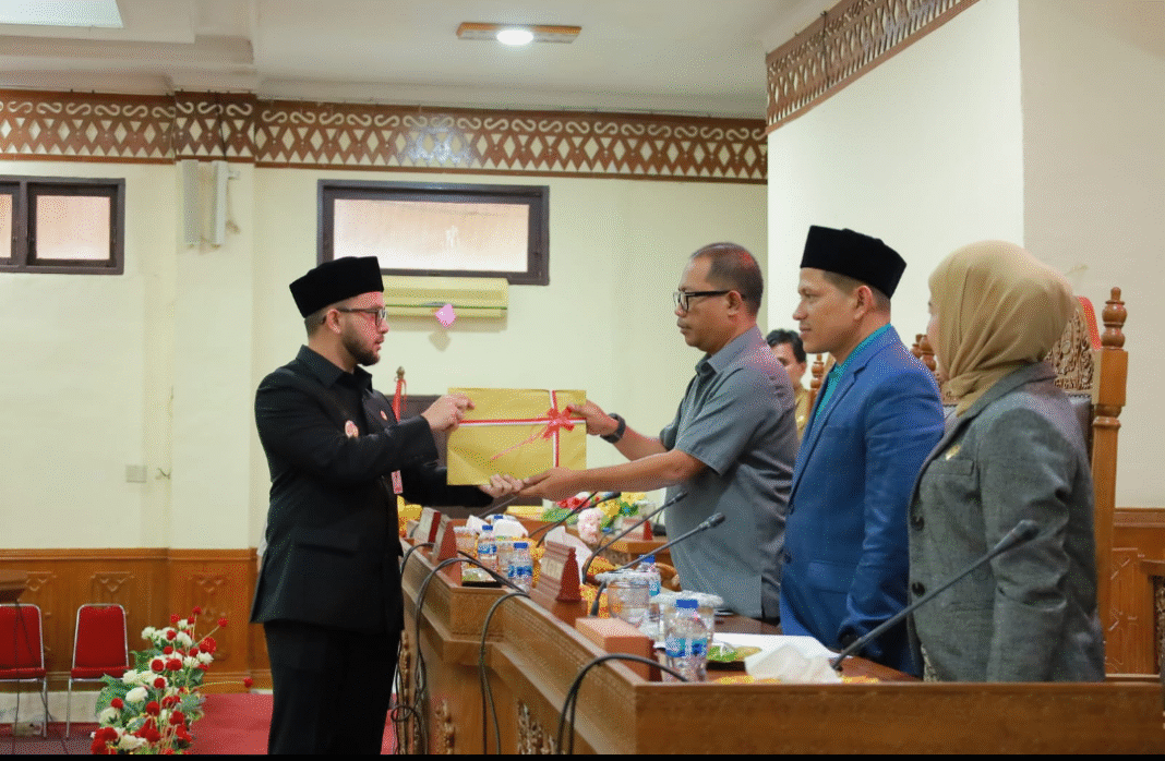 Said Fadheil Hadiri Rapat Penyampaian Rancangan Qanun Pertanggung jawaban APBK 2024 Said Fadheil Hadiri Rapat Penyampaian Rancangan Qanun Pertanggung jawaban APBK 2024
