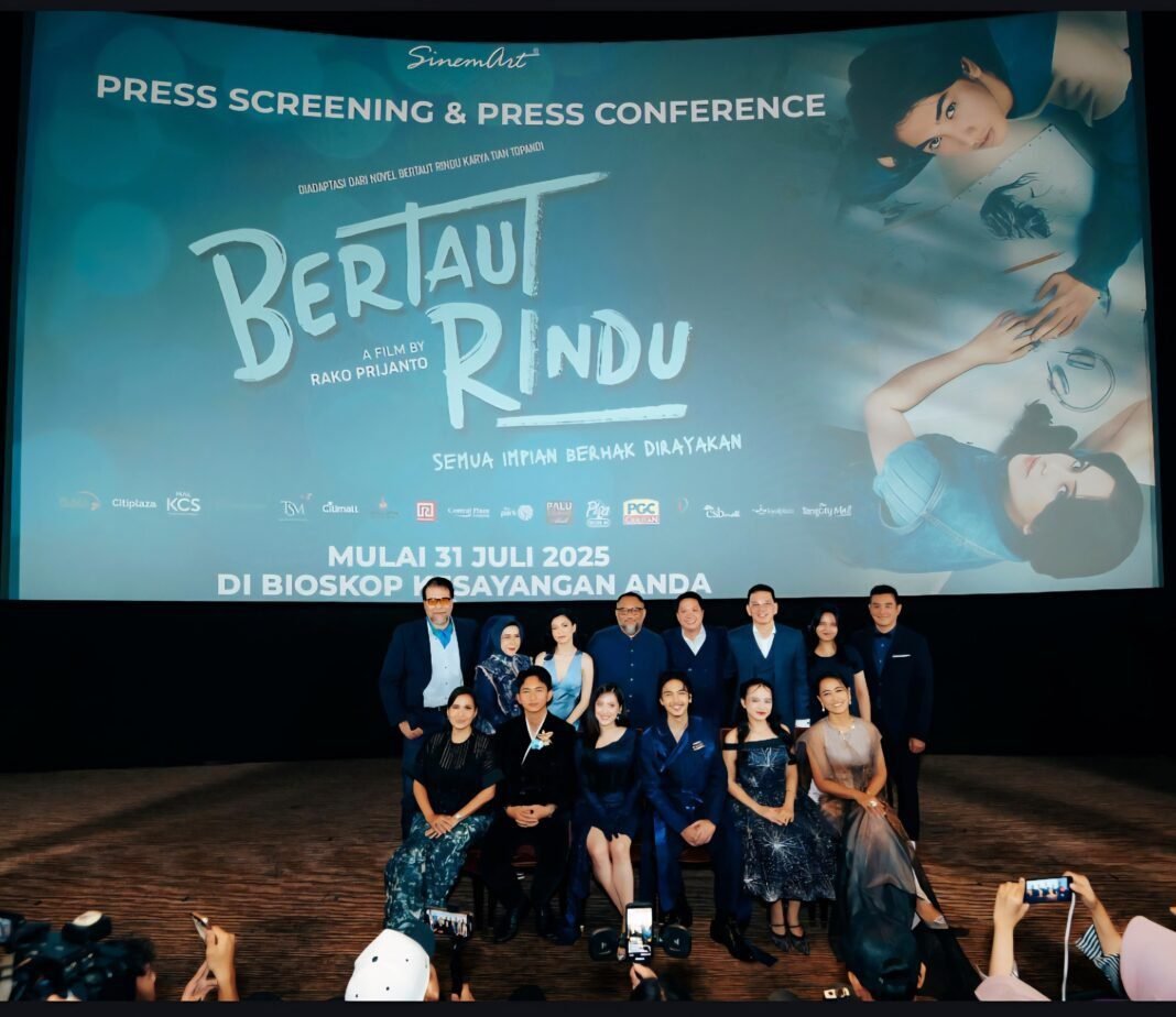 Gala Premiere “Bertaut Rindu” Angkat Tema Prom Night, Ajak Penonton Bernostalgia Gala Premiere “Bertaut Rindu” Angkat Tema Prom Night, Ajak Penonton Bernostalgia