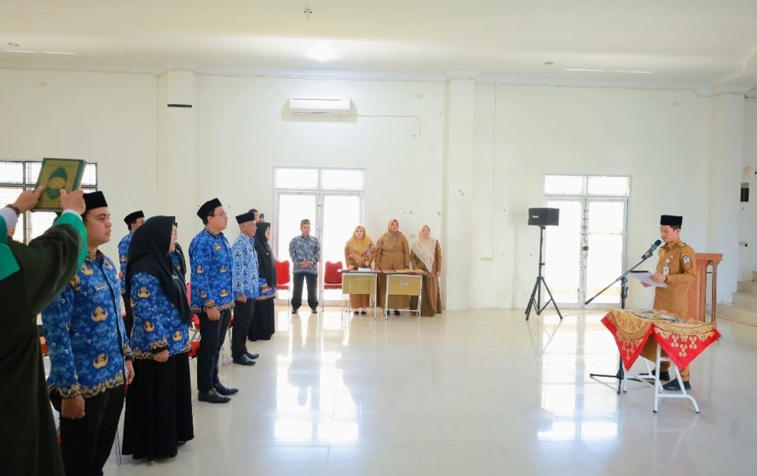 Bupati Aceh Barat Tarmizi Melantik Dan Mengambil Sumpah Jabatan 18 Pejabat Fungsional Bupati Aceh Barat Tarmizi Melantik Dan Mengambil Sumpah Jabatan 18 Pejabat Fungsional