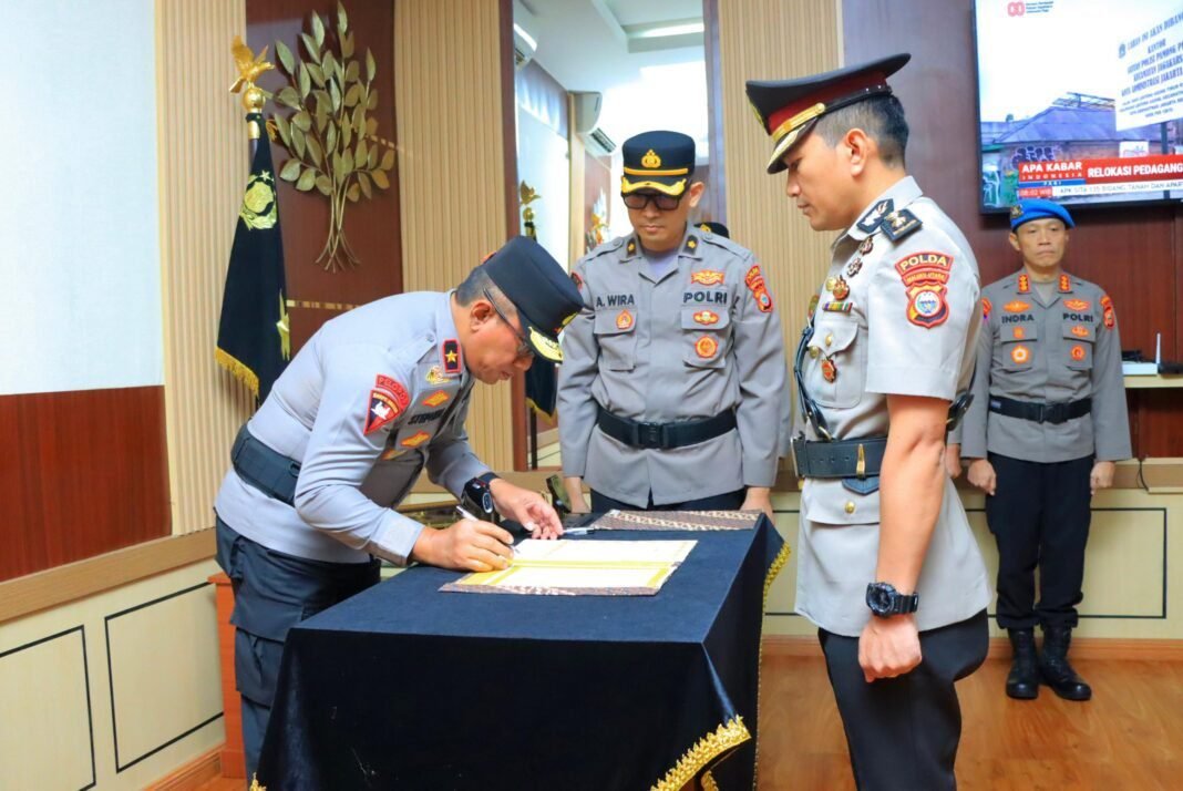 Wakapolda Maluku Utara Pimpin Sertijab Kayanma dan Koorspripim Wakapolda Maluku Utara Pimpin Sertijab Kayanma dan Koorspripim