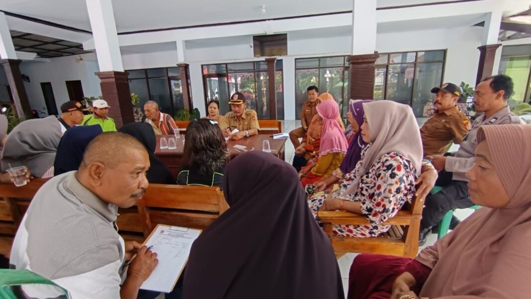 Warga Sesak Nafas, Minta Pabrik PT Bayu Putra di Tutup Warga Sesak Nafas, Minta Pabrik PT Bayu Putra di Tutup