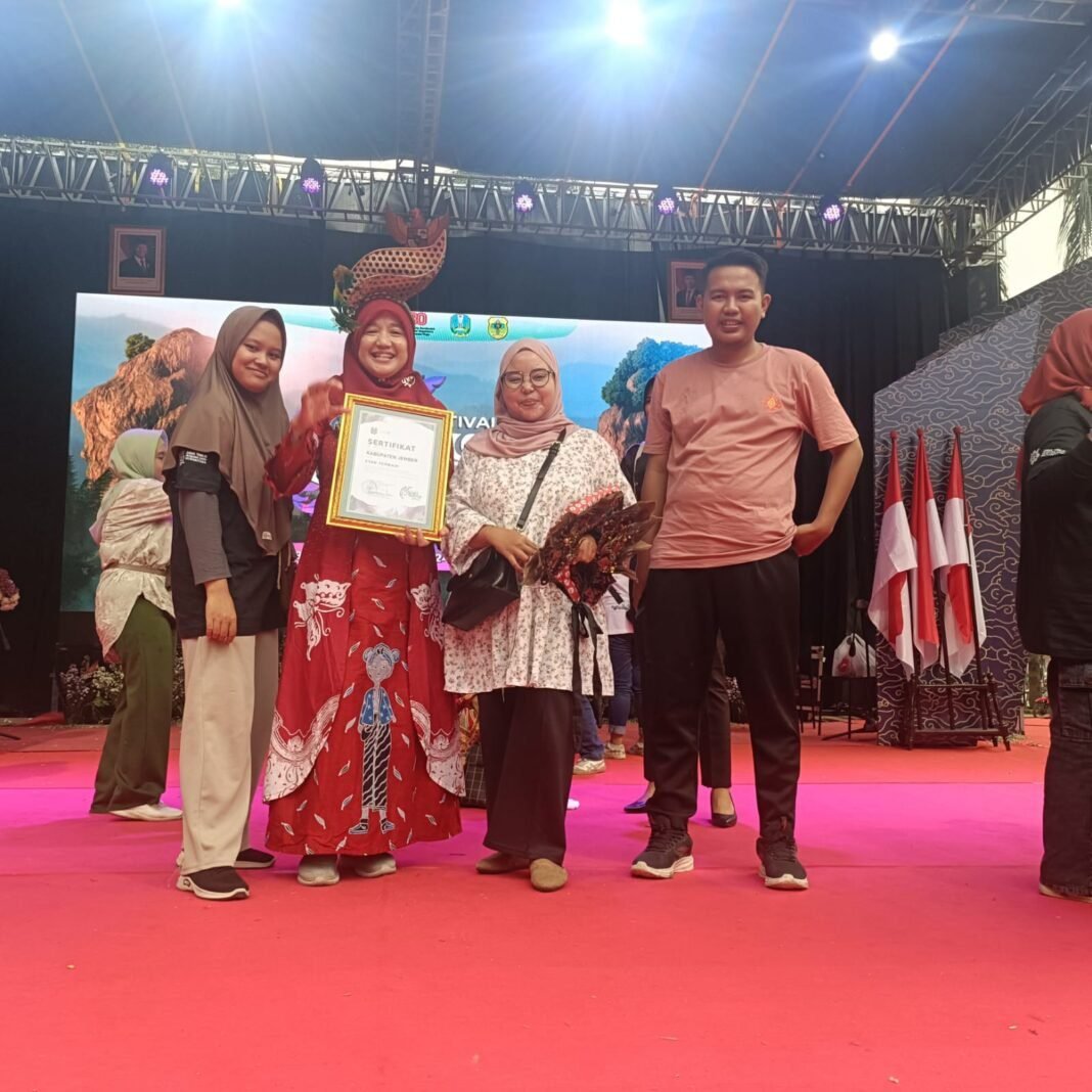 Jember Raih Juara Stand Terbaik di Festival Dewi Cemara 2025 Jember Raih Juara Stand Terbaik di Festival Dewi Cemara 2025