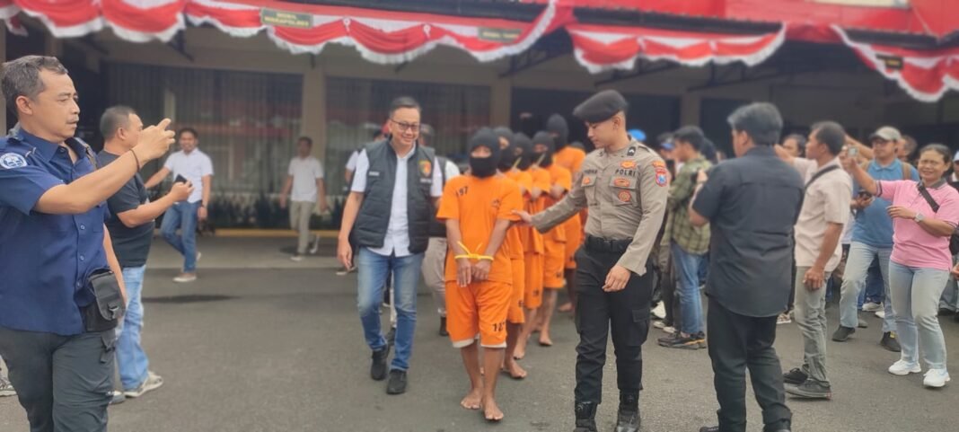 Polres Jember Bekuk Sindikat Uang Palsu, Rp 52 Juta Diamankan Polres Jember Bekuk Sindikat Uang Palsu, Rp 52 Juta Diamankan