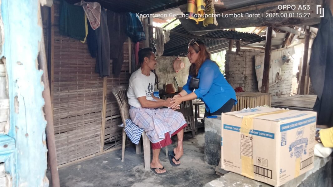 Misi Kemanusiaan Tanpa Sekat, Ibu Komang Bantu Warga Kurang Mampu di Dusun Peseng Misi Kemanusiaan Tanpa Sekat, Ibu Komang Bantu Warga Kurang Mampu di Dusun Peseng