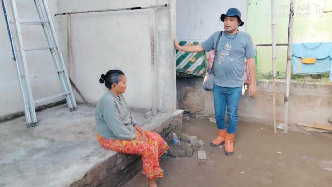 KEPEDULIAN PIMPINAN PT. CWU, HARAPAN BARU BAGI WARGA YANG HUNI RUMAH TAK LAYAK KEPEDULIAN PIMPINAN PT. CWU, HARAPAN BARU BAGI WARGA YANG HUNI RUMAH TAK LAYAK