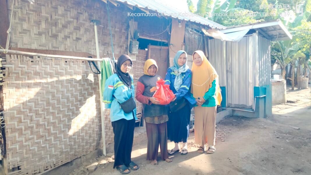 PT. CWU SERAHKAN BANTUAN SEMBAKO UNTUK WARGA TIDAK MAMPU DI DUSUN PESENG PT. CWU SERAHKAN BANTUAN SEMBAKO UNTUK WARGA TIDAK MAMPU DI DUSUN PESENG