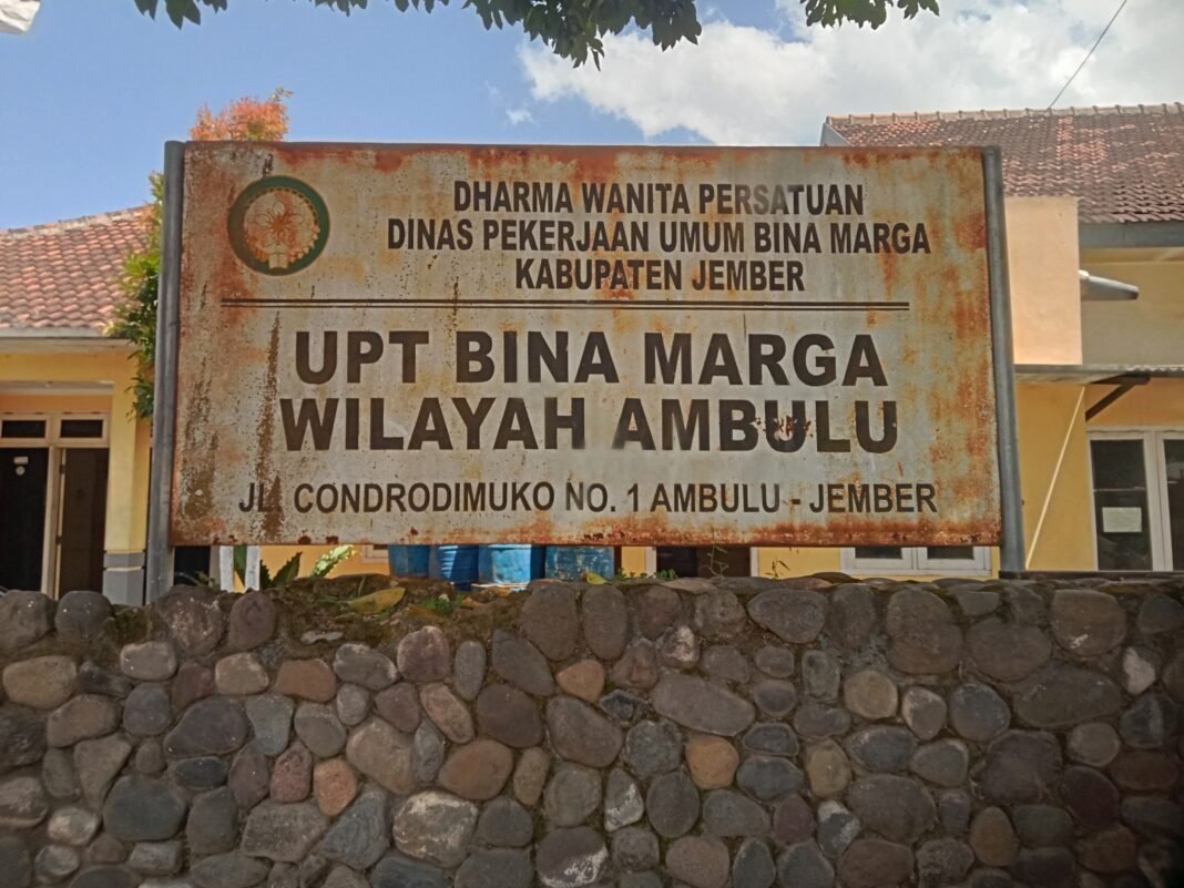 Warga Gondosari Keluhkan Jalan Rusak, Tunggu Perbaikan dari Pemerintah Kabupaten Warga Gondosari Keluhkan Jalan Rusak, Tunggu Perbaikan dari Pemerintah Kabupaten