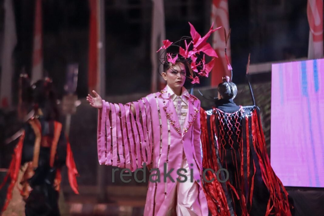Rossa Bikin Baper, Fireworks Jepang Hentak Langit Jember di JFC Artwear 2025 Rossa Bikin Baper, Fireworks Jepang Hentak Langit Jember di JFC Artwear 2025
