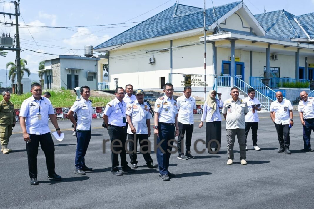 Jember Terhubung Langsung ke Ibu Kota, Gus Fawait Pastikan Bandara Siap Terbang Perdana Jember Terhubung Langsung ke Ibu Kota, Gus Fawait Pastikan Bandara Siap Terbang Perdana